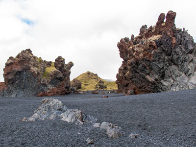 Markante Felsformationen am Djúpalónssandur