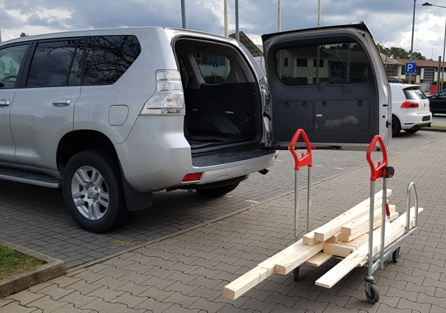 Toyota Land Cruiser Umbau zum Camper - das zugeschnittene Holz aus dem Baumarkt