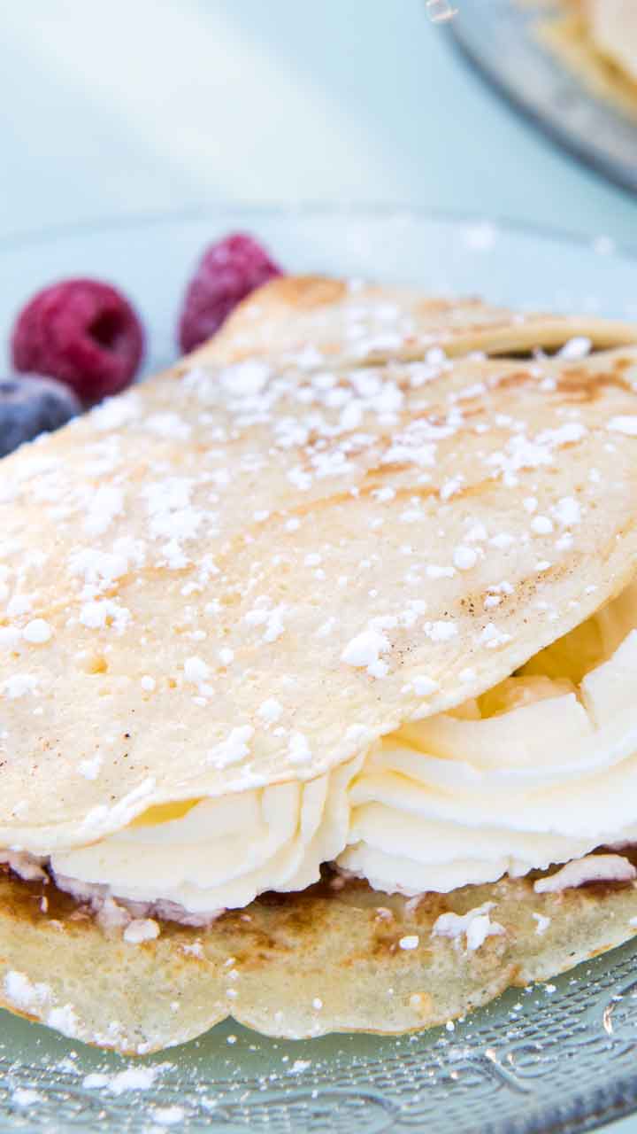 S&oacute;lardagur ist der Tag an dem in &Iacute;safj&ouml;r&eth;ur die Ankunft der ersten Sonnenstrahlen  mit frisch gebackenen, hauchd&uuml;nnen, goldgelben Pfannkuchen gefeiert wird.