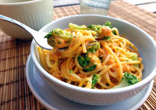 Nudeln mit Lachs-Sahne-Sauce | Schnelles Camping Rezept