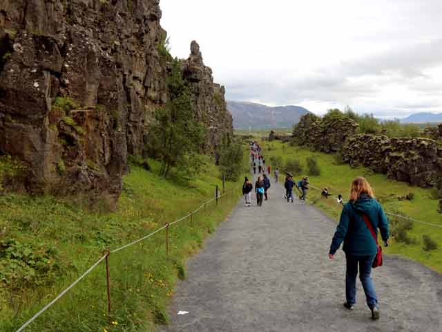 Almannagjá. Spazieren zwischen den Kontinenten